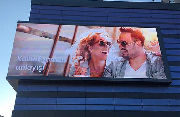 Schermo pubblicitario a LED da 120 mq